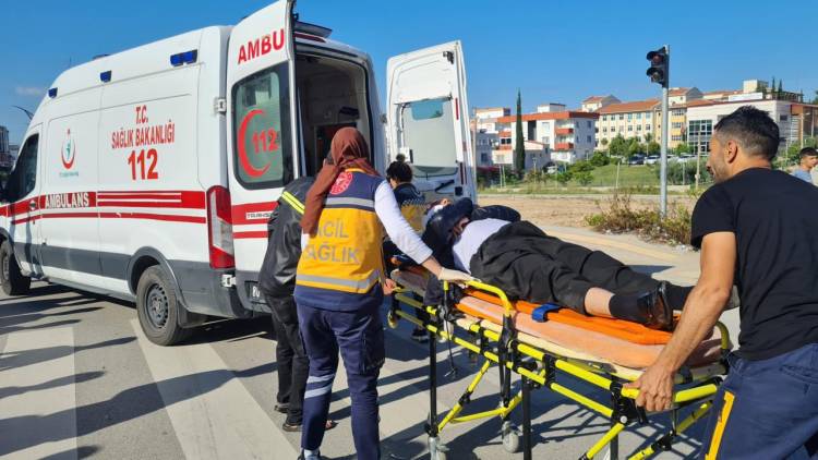 Osmaniye'de otomobille çarpışan motosikletin sürücüsü yaralandı