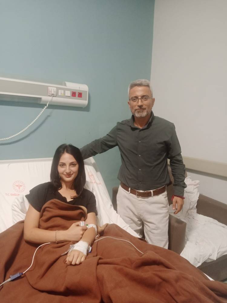 Osmaniye’de Kahramanlık Örneği: Dernek Başkanı Ramazan Yorulmaz, Bıçaklı Saldırıda Yaralı Kızı Hayata Döndürdü