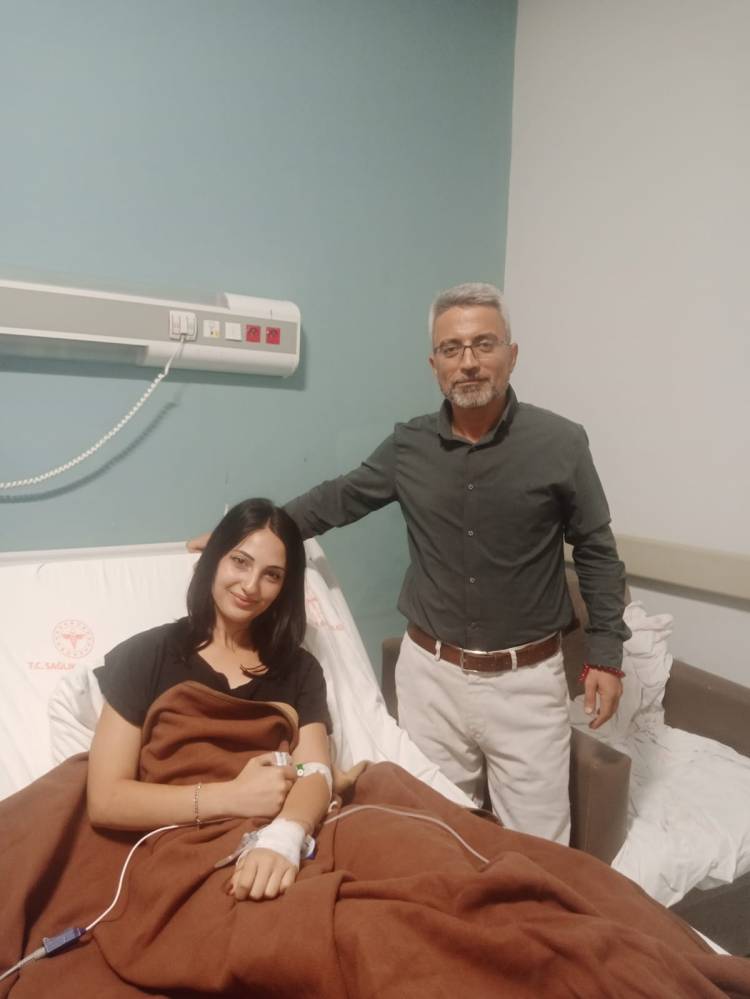 Osmaniye’de Kahramanlık Örneği: Dernek Başkanı Ramazan Yorulmaz, Bıçaklı Saldırıda Yaralı Kızı Hayata Döndürdü